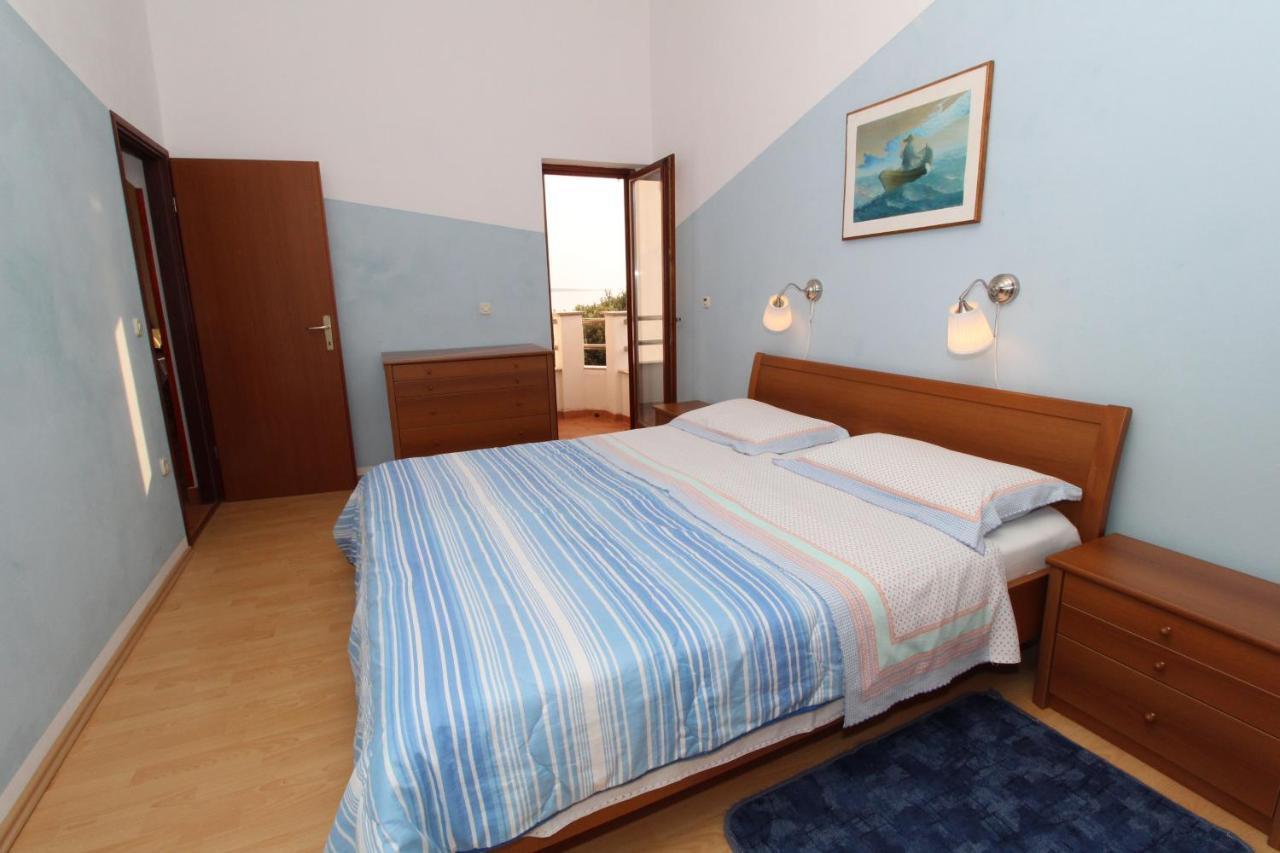 Apartments By The Sea Mandre, Pag - 6284 Kolan Kültér fotó