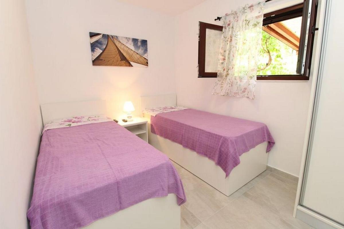 Apartments By The Sea Mandre, Pag - 6284 Kolan Kültér fotó