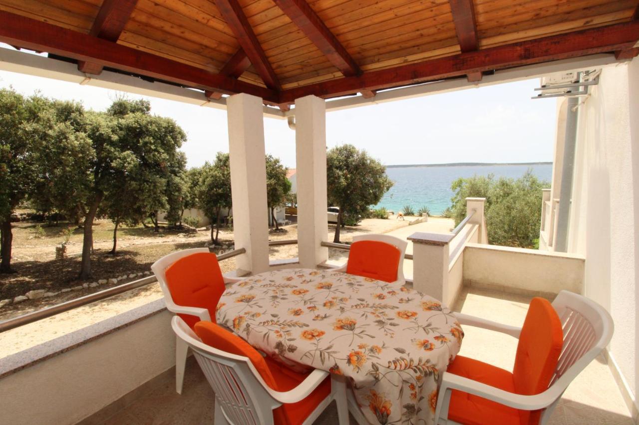 Apartments By The Sea Mandre, Pag - 6284 Kolan Kültér fotó