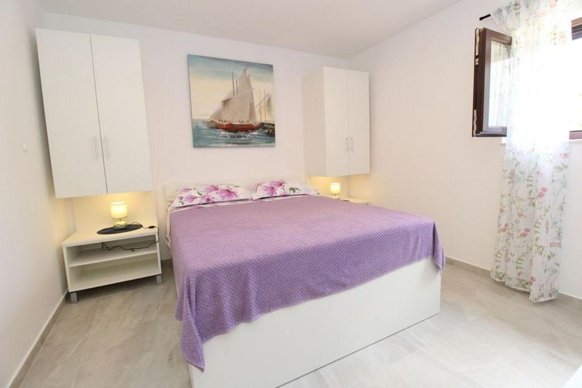 Apartments By The Sea Mandre, Pag - 6284 Kolan Kültér fotó