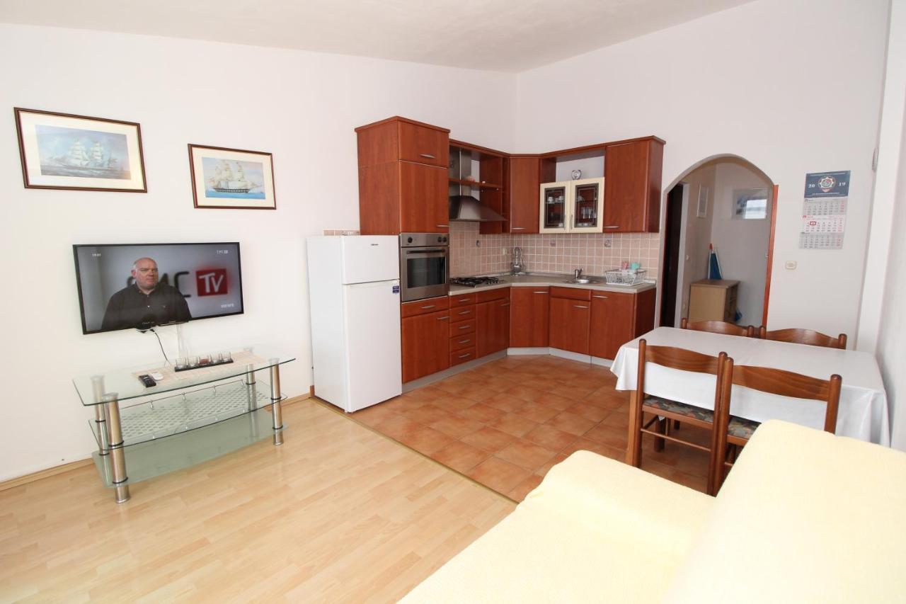 Apartments By The Sea Mandre, Pag - 6284 Kolan Kültér fotó